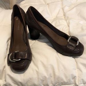 NINE WEST • Brown Pebbled Leather w/ buckle